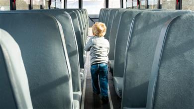Jak sprawdzić, czy autobus, którym jedzie nasze dziecko, jest bezpieczny?