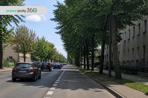 Jazda po buspasie - jak poznać, że jest to pas dla pojazdów komunikacyjnych, kto może korzystać z tego pasa, czy motocykle mogą poruszać się buspasem i co się zmieniło po 24 czerwca 2026 roku? 