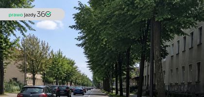 Jazda po buspasie - jak poznać, że jest to pas dla pojazdów komunikacyjnych, kto może korzystać z tego pasa, czy motocykle mogą poruszać się buspasem i co się zmieniło po 24 czerwca 2026 roku? 