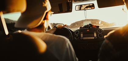 Jazda samochodem w upale – 5 wskazówek, jak przetrwać latem za kierownicą