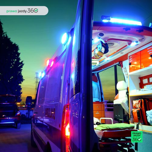 Pojazd uprzywilejowany – definicja, pierwszeństwo i zasady zachowania kierowcy